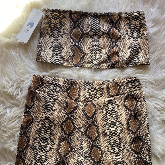 🛍 Snakeskin Print Set Bandeau Top & Capri Pants - Picture 3 of 4